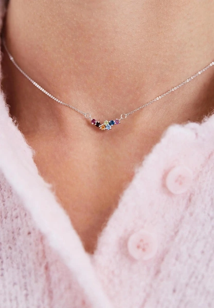 Olsen tuck: заправлять волосы под одежду — новый модный прием от сестер Олсен Olsen tuck: заправлять волосы под одежду — новый модный прием от сестер Олсен