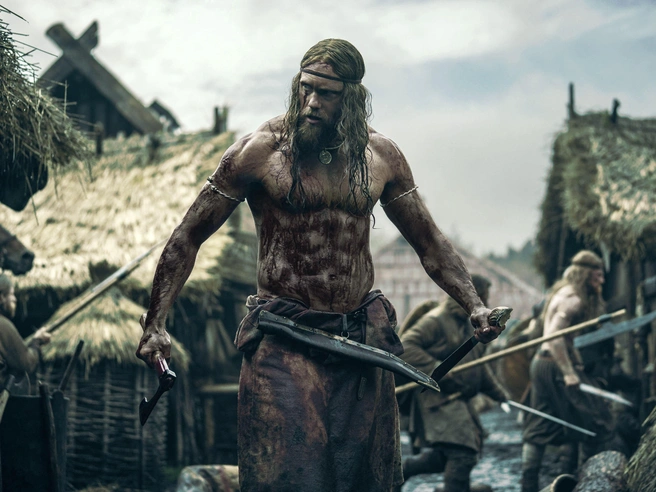 Кадр из фильма «Викинг» (The Northman, 2022) с Александром Скарсгаардом в роли викинга. | Источник: Legion Media