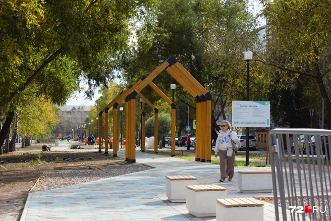 На этом месте когда-то давно стоял небольшой ларек «Дельвер» | Источник: Павел Красоткин / 72.RU 