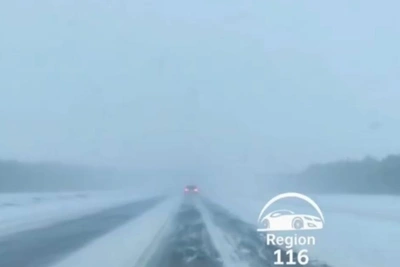 В Татарстане вновь метель, водители снимают трассы