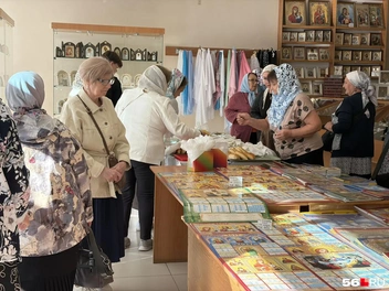 Или закупиться в церковной лавке | Источник: Николай Сальников / 56.RU