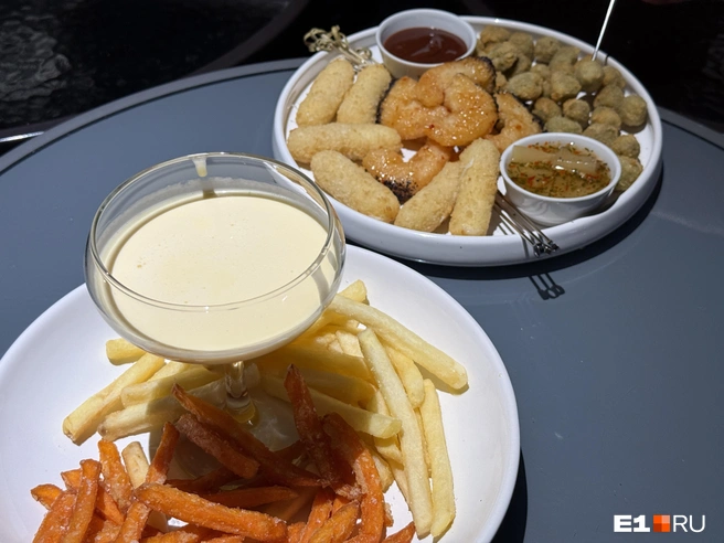 Закуски в баре необычные: картошка фри с мороженым, оливки в панировке | Источник: Ирина Шутько / E1.RU