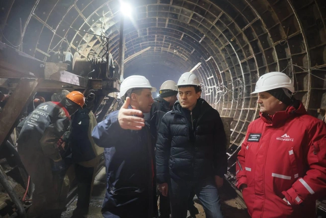 В апреле губернатор побывал в тоннеле в районе улицы Копылова | Источник: Михаил Котюков / Telegram