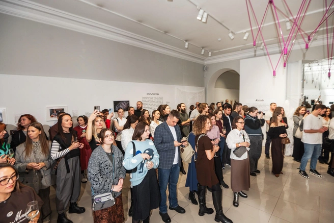 Накануне, 5 ноября, прошел вернисаж | Источник: Артем Дейнега