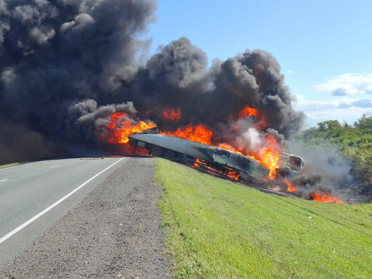 Две фуры загорелись на трассе Тюмень — Омск. Подробности смертельной аварии