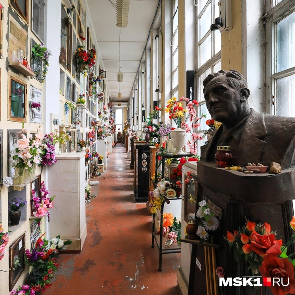 В колумбарии можно увидеть и скульптуры | Источник: Артем Устюжанин / MSK1.RU