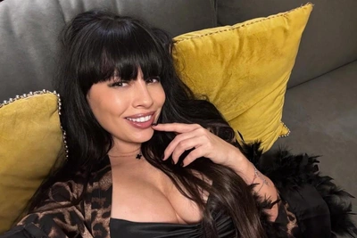 «Я красивая, но не в поиске кошелька»: Нелли Ермолаева рекламирует себя новому мужу