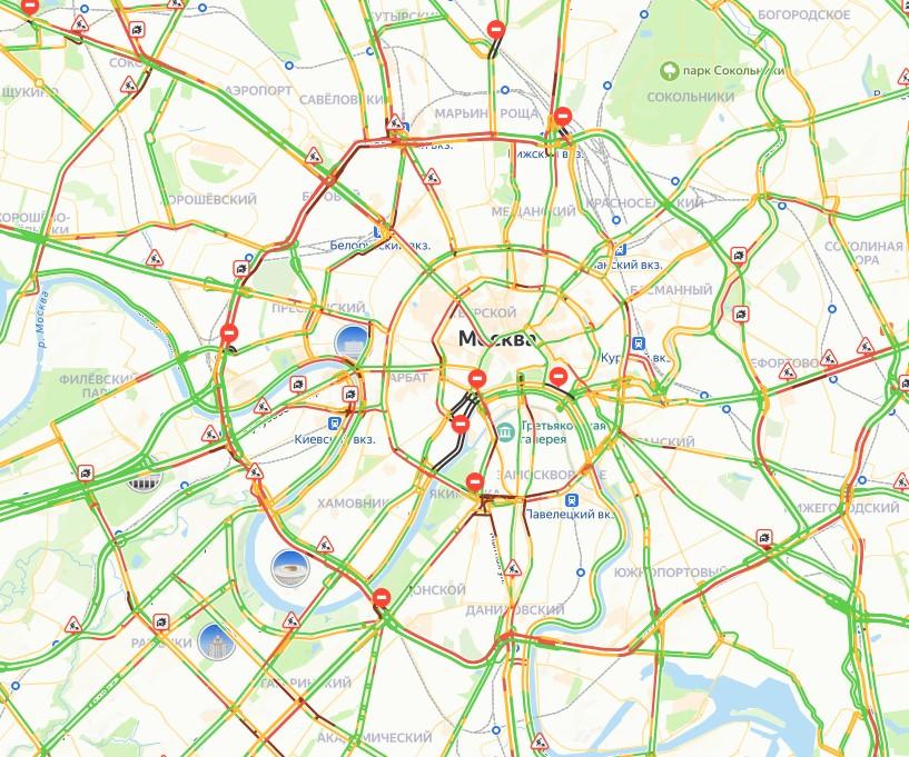 «Мост закрыт, стоим». Из-за масштабных перекрытий Москву сковали многокилометровые пробки