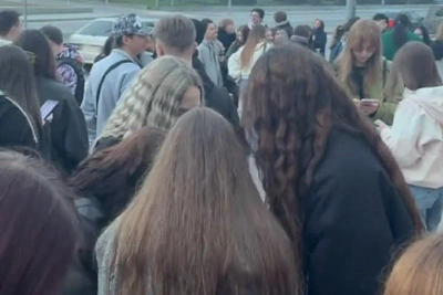Гигантская очередь у волгоградского речпорта на концерт