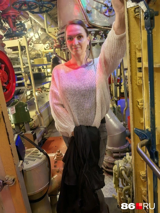 Внутри лодки тесновато | Источник: Анастасия Шевякова / 86.RU