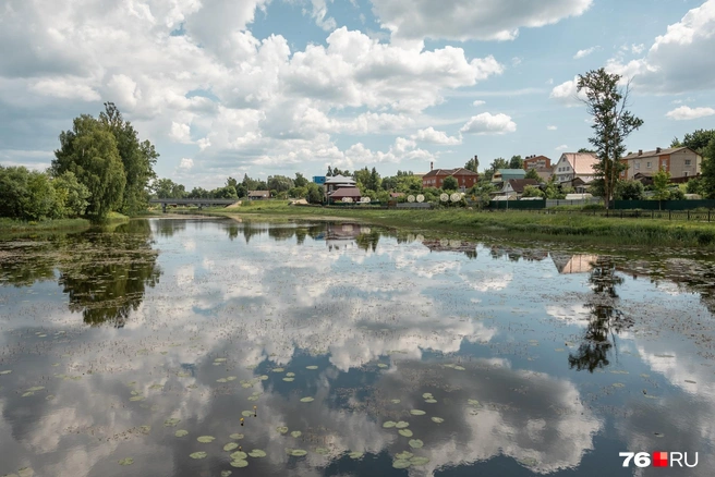 С моста открывается живописный вид на набережную | Источник: Александр Куренной / 76.RU