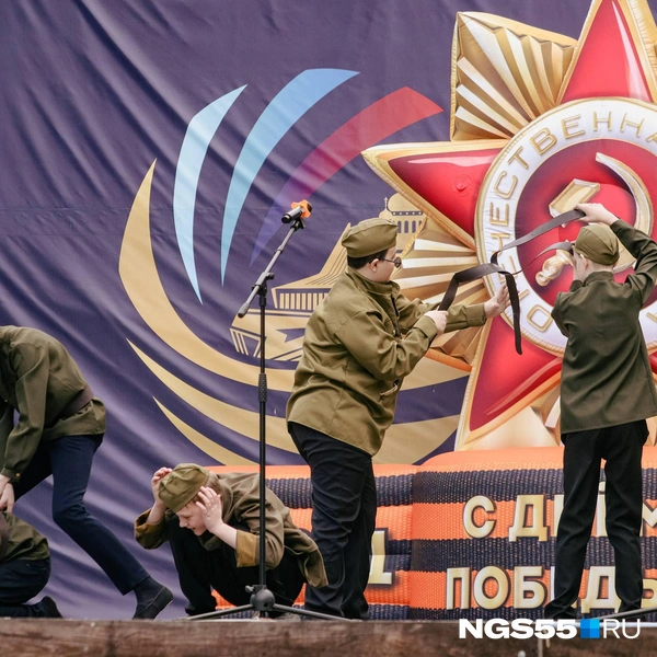 Юные омичи показывали военные зарисовки | Источник: Кирилл Башинский / NGS55.RU