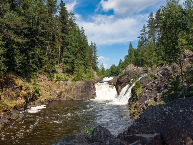 Величественный водопад в Карелии | Источник: bolshayastrana.com