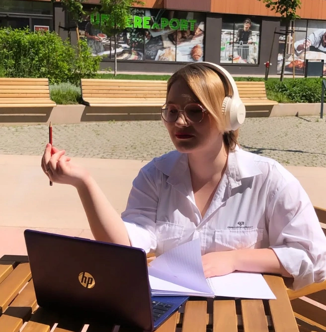 Сейчас девушка работает агентом по недвижимости | Источник: daramakarova / Instagram (экстремистская организация, деятельность запрещена на территории РФ)