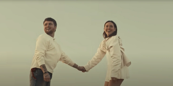 Источник: Кадр из клипа на песню Ordinary