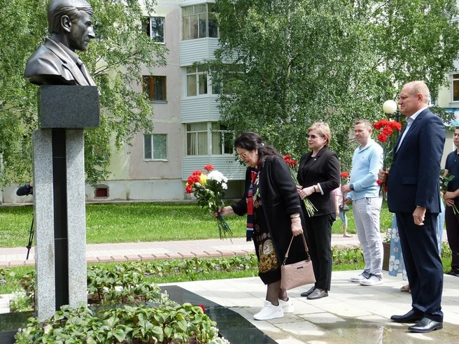 По сей день в Нефтеюганске проходят мероприятия, посвященные памяти Владимира Петухова | Источник: администрация Нефтеюганска