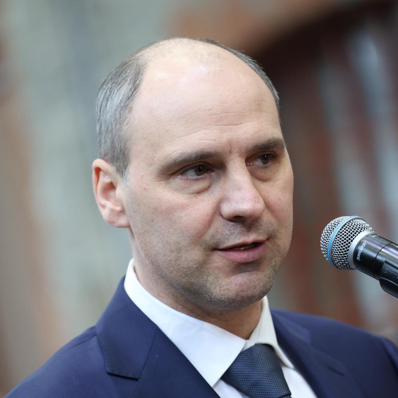 <p>Денис Паслер</p>