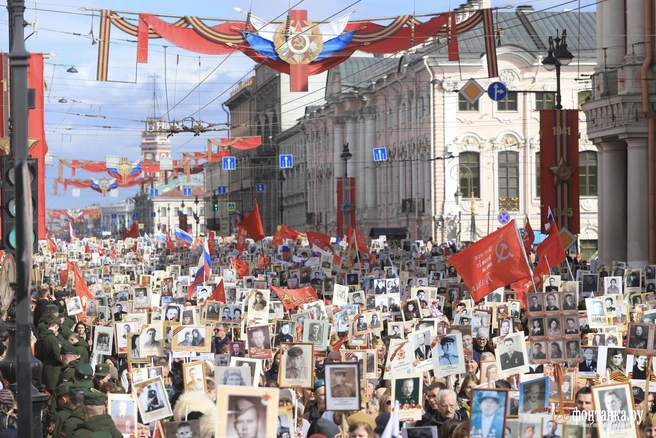 В Кремле рассказали, в каком формате пройдет «Бессмертный полк» в 2026 году | Источник: Сергей Михайличенко / FONTANKA.RU