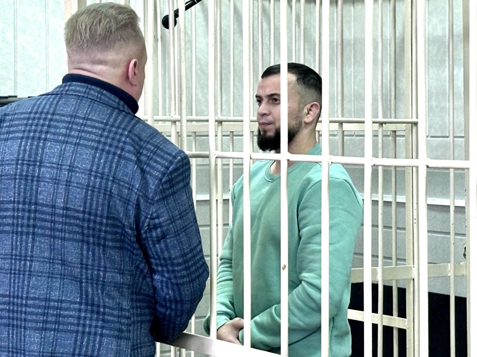 Ехала в машине с мертвой матерью: в Новосибирске начался суд над бойцом ММА — его обвинили в убийстве женщины и дочери