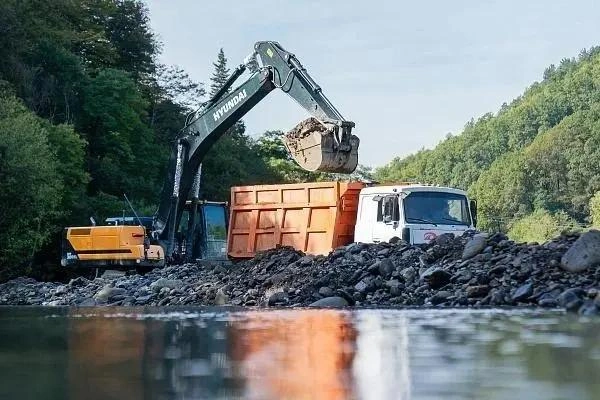 Под видом донных работ, гальку вывозили в неизвестном направлении | Источник: sochi.ru