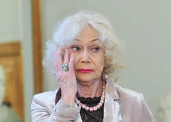 Светлана Немоляева резко о ремейке «Служебного романа» с Ляйсан Утяшевой: «Знаковые фильмы трогать не надо!»