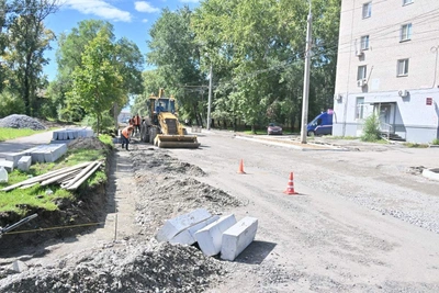 Ремонт дорог в Первом микрорайоне Хабаровска продолжается