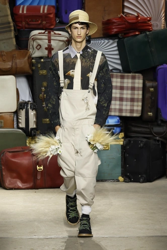 Moschino ss25 | Источник: Legion Media