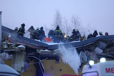 Dozens of emergency vehicles on scene of collapsed Novosibirsk mall