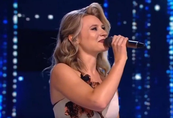 Девушка исполнила песню и получила высокий балл за песню Дианы Гурцкой | Источник: vkvideo.ru