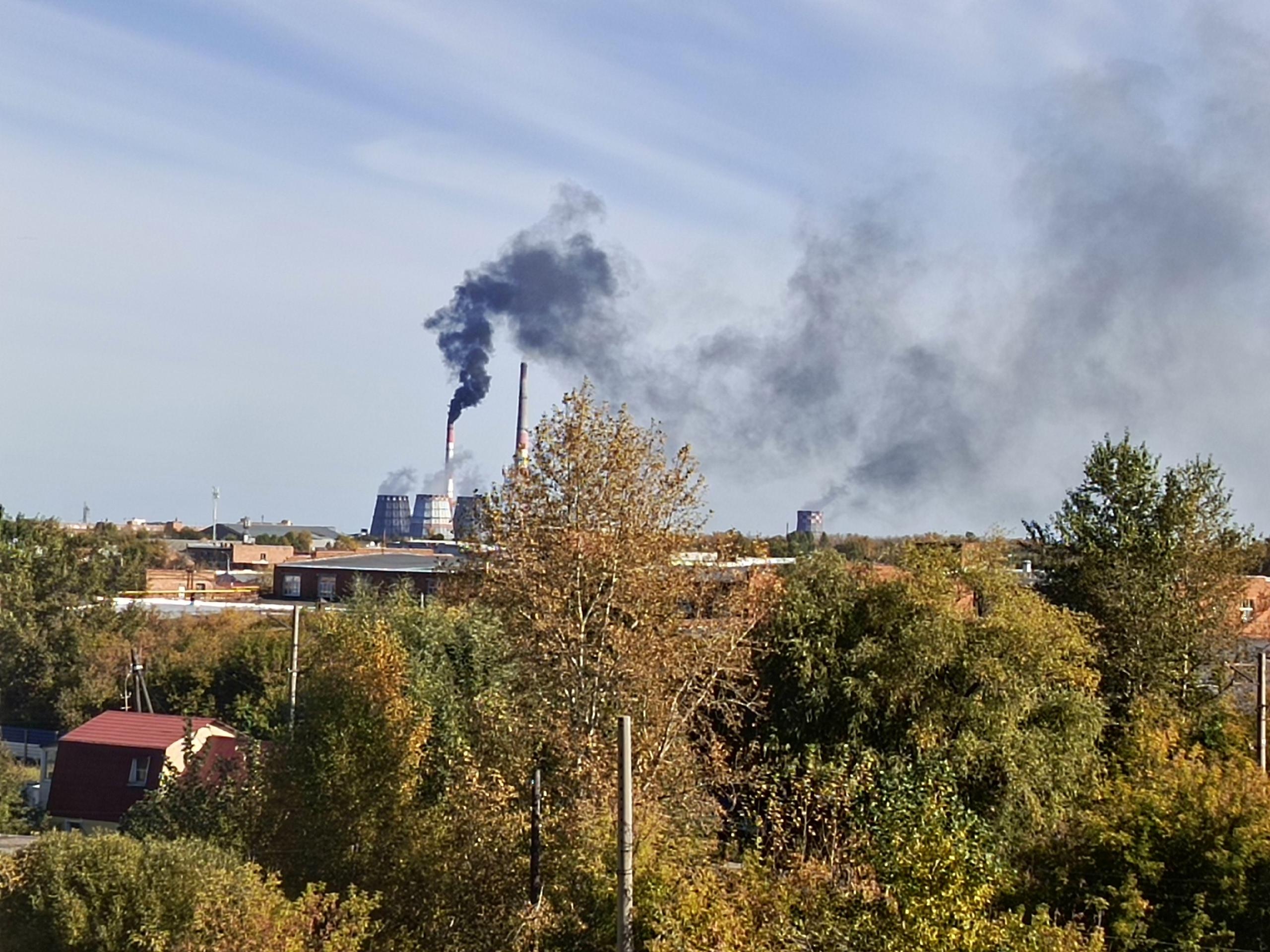 «Голову заломило и тошнота накрыла»: омичу стало плохо из-за выбросов в городе