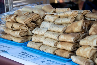 Во Владивостоке бесплатно угостят блинами и корюшкой