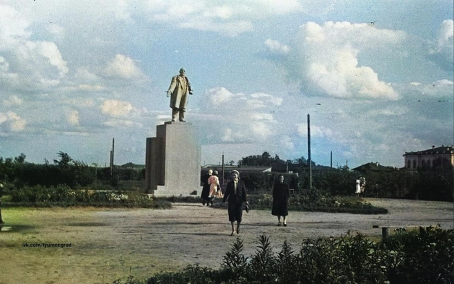 Городской сад, 1950-е. Справа&nbsp;— улица Герцена. По прошествии времени эта локация изменилась до неузнаваемости | Источник: Тюмень до нашей эры / Vk.com