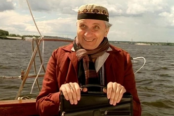 Небольшую, но яркую роль актер сыграл в комедии «День выборов» 