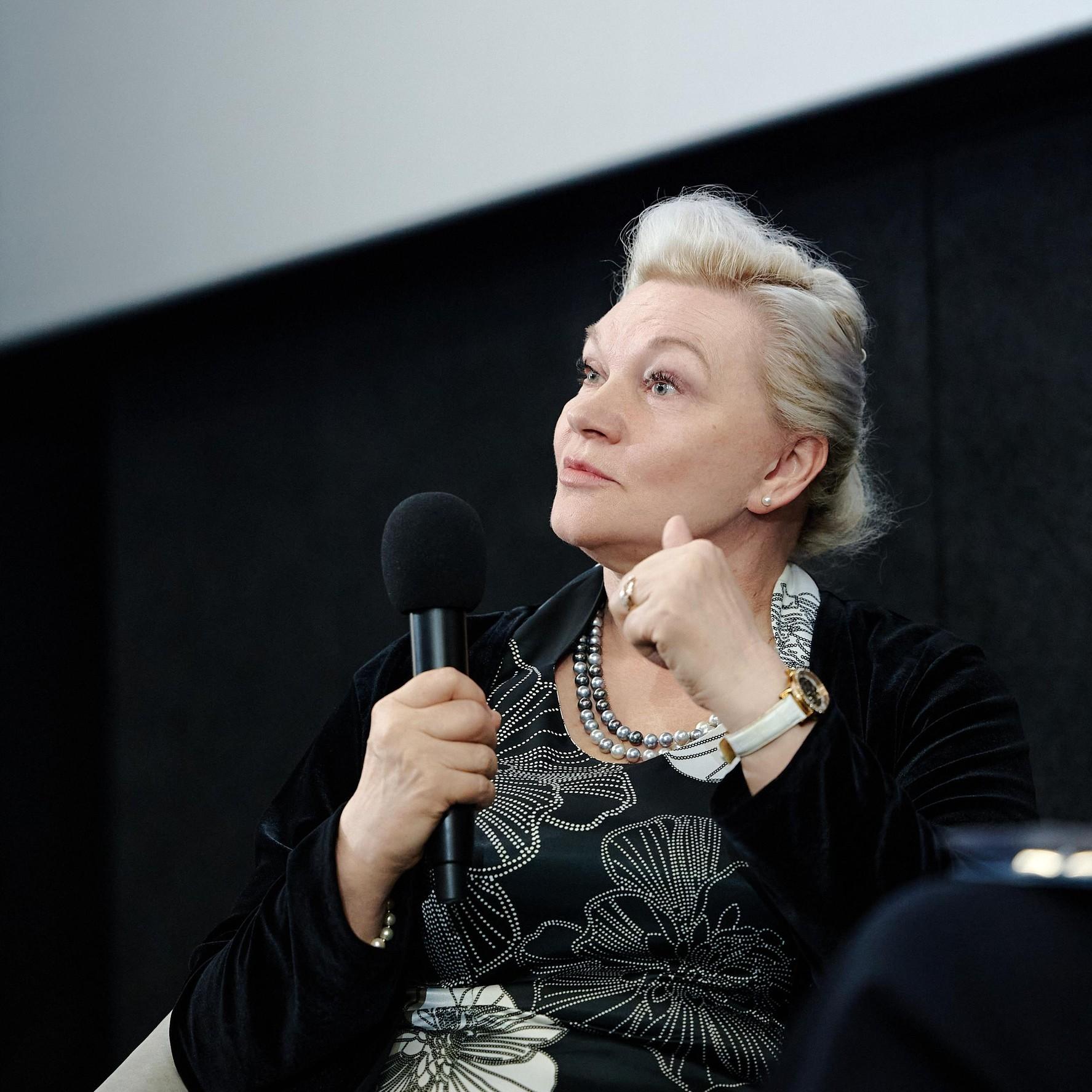 <p>Любовь Ерофеева</p>