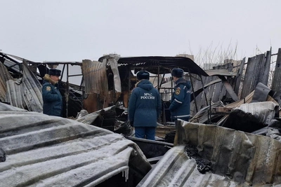 Волгоград: владельцы рынка разбирают завалы после пожара