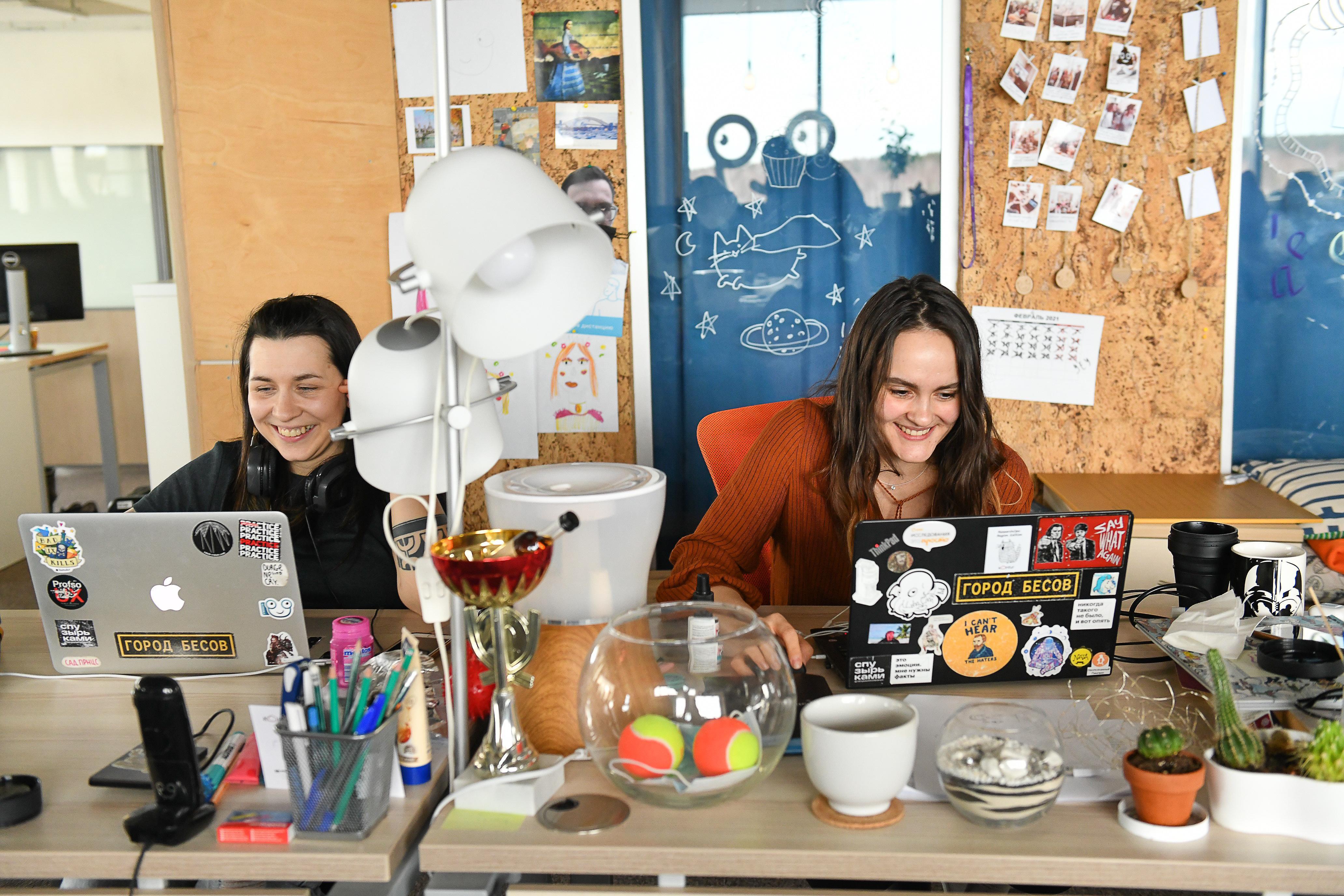 Душа коллектива или белая ворона? Этот тест покажет, что о вас думают коллеги