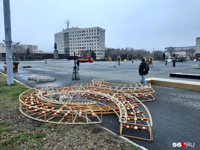 Из этих инсталляций составят цифры наступающего года | Источник: Анастасия Баринова / 56.RU