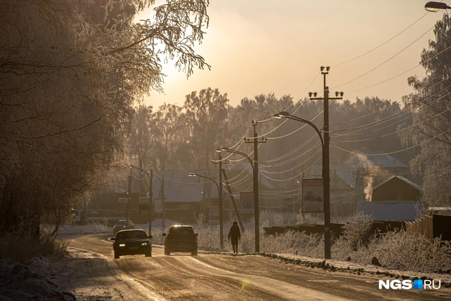 На дорогах по городу и области сильная гололедица | Источник: Александр Ощепков / NGS.RU