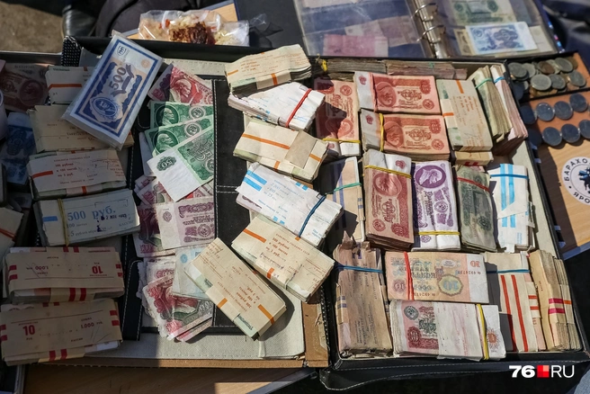 Советские деньги продаются целыми пачками | Источник: Кирилл Поверинов / 76.RU