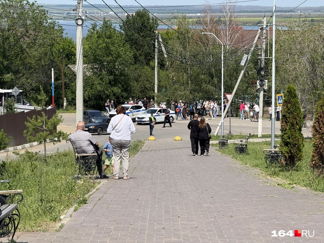 Дальше автомобилистов не пускают | Источник: Сергей Петунин / 164.RU
