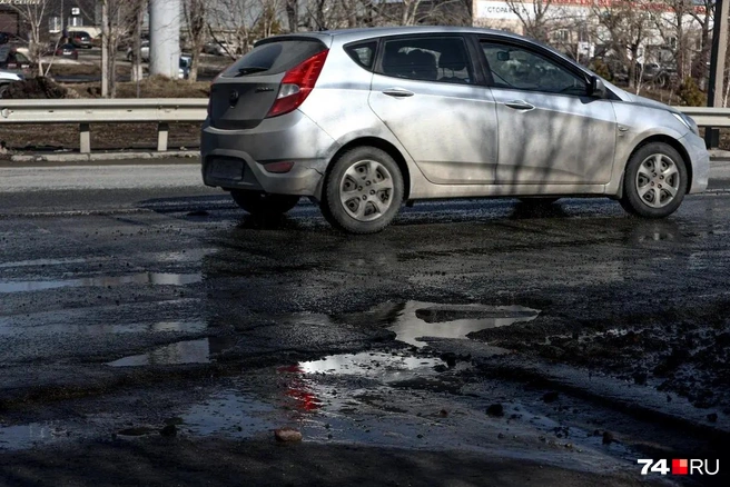 Одна радость: в лужах отражается весеннее небо и солнышко | Источник: Наталья Лапцевич