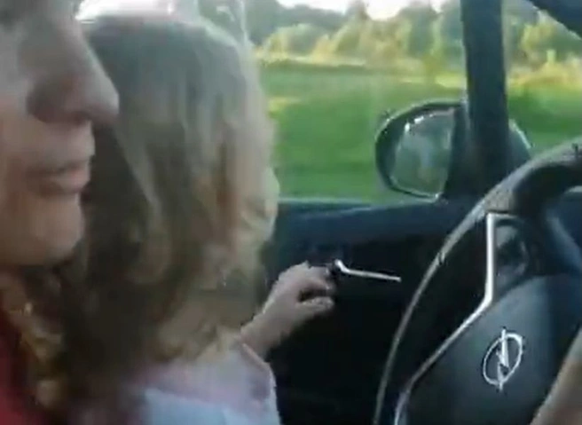 Рязанская полиция проверяет видео с двухлетней девочкой за рулем авто | ya62.ru