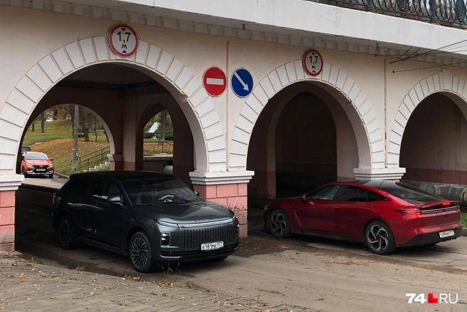 У последовательных гибридов ДВС не связан с колесами напрямую: он работает лишь на электрический генератор | Источник: Артем Краснов