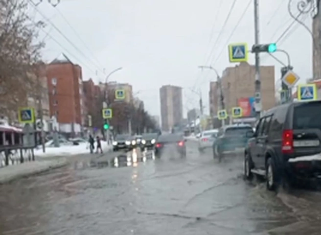 Улицу Грибоедова затопило | ya62.ru