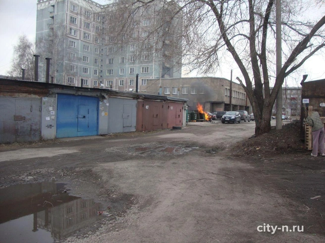 Пожар на помойке в Новокузнецке угрожал автомобилям | Источник: city-n.ru