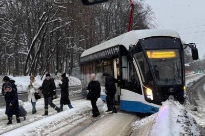 Tram Derails in Moscow's Sokolniki District