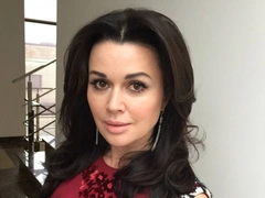 Поклонники Заворотнюк переживают, что родственники актрисы не выходят на связь больше месяца