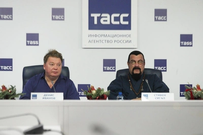 Сигал в Новосибирске обсудил кино и культурную столицу