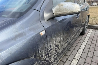 Автомобиль испорчен жиром на парковке в Екатеринбурге