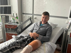 Алексей Ягудин перенес операцию на ноге, лицо Виктории Бони начинает преображаться. Соцсети звезд